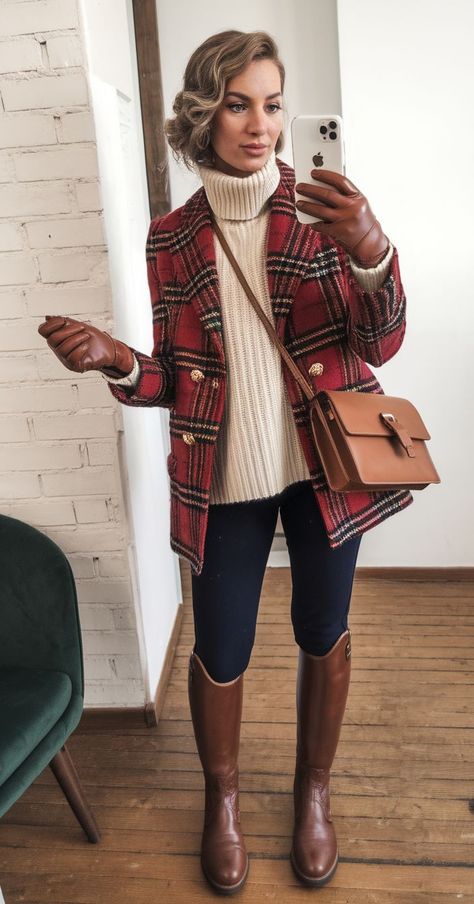 16+ Preppy Outfit Ideas That Define Timeless Style Preppy Outfits Over 40, Houndstooth Pants Outfit Work, New Year’s Eve Outfits Casual, Shorts Outfit Winter, New England Style Fashion, Houndstooth Pants Outfit, British Style Women Outfits, Winter Preppy Outfits, Womens Preppy Outfits