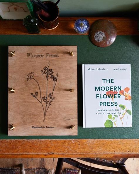 Flower Press Book, Pressed Flower Cards, Flower Press Kit, Pressing Flowers, Note To Myself, British Homes, Flower Pressing, Flower Press, Classic Flower