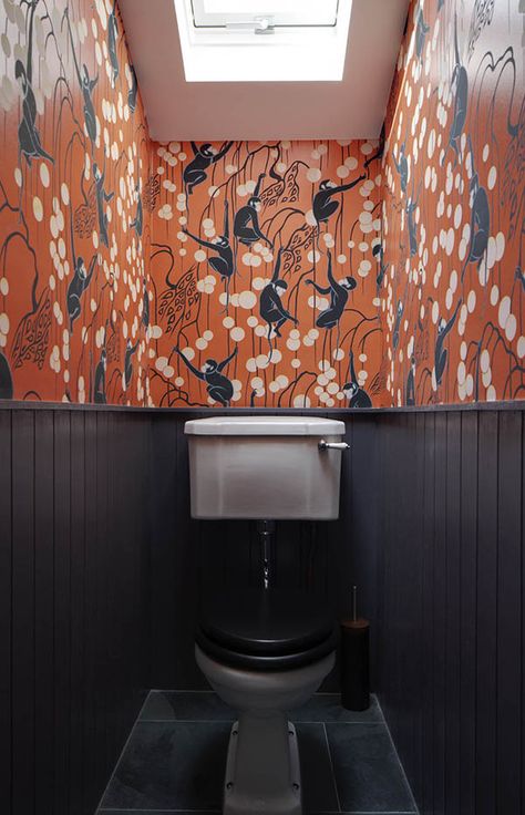 Remarkable transformation of a private house in London Klein Toilet, Wc Ideas, Cloakroom Toilet, Beadboard Paneling, Downstairs Cloakroom, Mad About The House, Small Toilet Room, Monkey Wallpaper, Room London