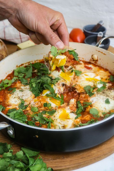 Classic Shakshuka Recipe Shakshuka Chorizo, Shashuksha Recipe, Saksuka Recipe, Shakshuka With Feta, Bday Brunch, Shakshuka Recipe, Shakshuka Recipes, Fajita Bowls, Spicy Tomato Sauce