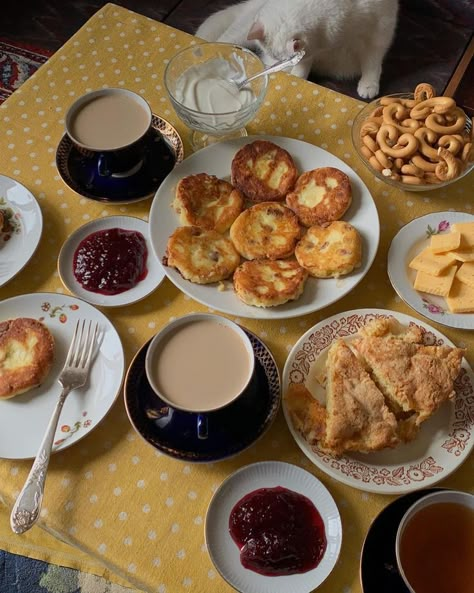 Poor Food Ideas, Slavic Food Aethstetic, Russian Breakfast Aesthetic, Russian Food Aethstetic, Russian Breakfast, Russian Dishes, Aesthetics Art, Russian Food, Food Collection