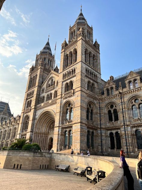 The Natural History Museum in London Dinosaur Books For Kids, Dinosaur Exhibition, Architecture Collection, The Good Dinosaur, Natural History Museum, Photography Contests, Architecture Old, Book Images, 10 Picture