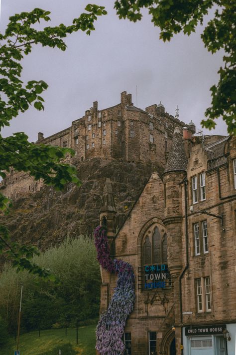 Edinburg’s castle in the spring in the back hours with leaves surrounding the frame of the picture and the corner tavern being the foreground Old English Castle Aesthetic, 1800 Castle Aesthetic, Midevil Town Aesthetic, Castle Town Aesthetic, Medieval Town Background, 1800s Aesthetic, Victorian Castle, Ancient Structures, Scorched Earth