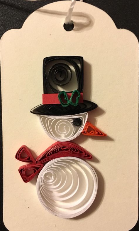 Quilled Gift Tags, Paper Quilling Snowman, Quilling Gift Tags, Quilling Snowman, Quilled Snowman, Diy Quilling Crafts, Recycled Paper Crafts, Christmas Quilling, Paper Quilling Cards