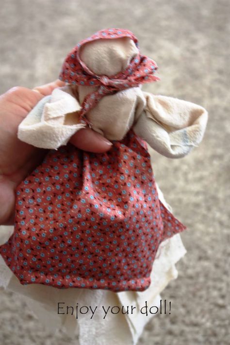 Rag doll Pioneer Crafts, Rag Doll Tutorial, Recycling For Kids, American Heritage Girls, Recycled Crafts Kids, Rag Doll Pattern, Primitive Dolls, Rag Dolls, Doll Tutorial