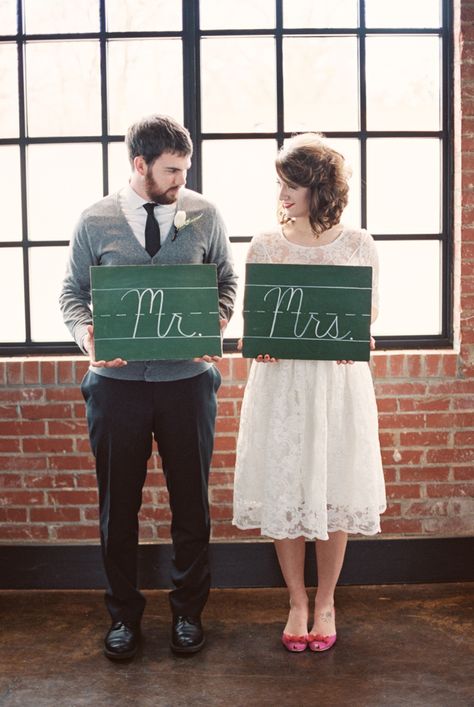 School inspired Mr & Mrs signs // photo by http://9nl.eu/liveviewfeat, see more: http://theeverylastdetail.com/childhood-sweetheart-wedding-ideas/ Mr Mrs Sign, Teacher Wedding, High School Sweethearts, School Themes, Pre Wedding Photoshoot, Wedding Vows, Wedding Pics, Mr And Mrs, Wedding Photoshoot