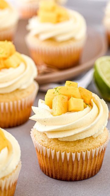 Kitty Recipes, Pecan Pie Cupcakes, Mango Cupcakes, Homemade Cupcake Recipes, Vanilla Bean Frosting, Fruit Cupcakes, Cupcakes Filled, Mango Dessert, Vanilla Cupcake Recipe