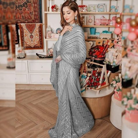 Sequins Saree, Bollywood Designer Sarees, Sequence Saree, Grey Saree, Bollywood Party, Casual Saree, Indian Bollywood, Work Sarees, Sequins Embroidery