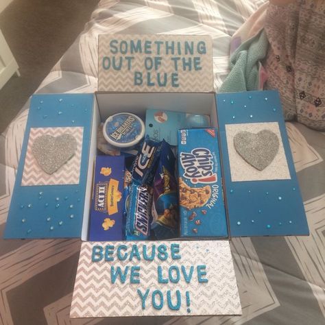 Something Out Of The Blue, Best Friend Birthday Surprise, College Gift Baskets, Birthday Surprise Ideas, Surprise Ideas, Boyfriend Gift Basket, Diy Christmas Gifts For Family, College Care Package, Out Of The Blue