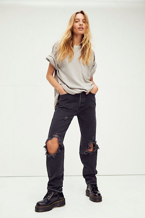 b29eed44276144e4e8103a661f9a78b7desc52975545ri Lesbian Style, Lesbian Fashion, Jeans Free People, High Rise Style, All Jeans, Free Jeans, Androgynous Fashion, Free People Jeans, Distressed Black Jeans