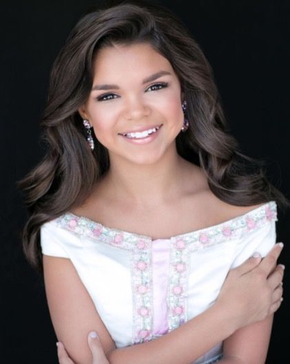 Most Photogenic Pageant Headshot Ideas, Teen Pageant Hair, Big Pageant Hair, Pageant Headshots Kids, Pageant Portraits, Kid Headshots, Photogenic Pictures, Glitz Pageant Hair, Pageant Photoshoot