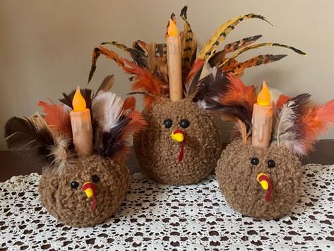 Turkey Decorations Diy, Crafty Decorator, Diy Turkey, Thanksgiving Crafts Preschool, Fall Party Decorations, Thanksgiving Favors, Turkey Decor, Thanksgiving Decorations Diy, Turkey Craft