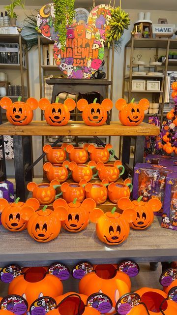 Halloween Astethic, Disney Fall, Disney World Halloween, Halloween Travel, Disneyland Halloween, Halloween Disney, Spooky Szn, Halloween Time, Halloween Aesthetic