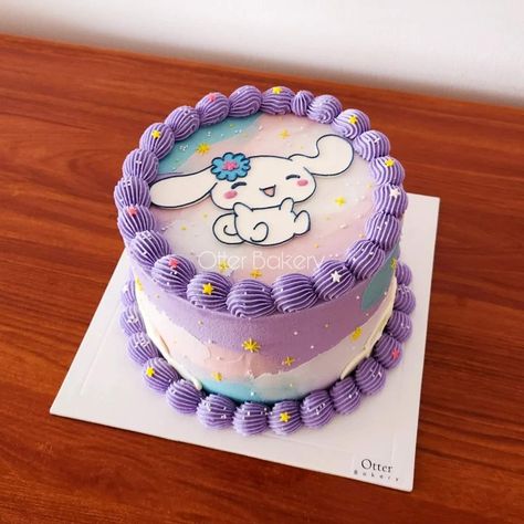 Cinnamoroll Birthday Cake Ideas, Sanrio Cake Design, Cinnamon Roll Sanrio Party Ideas, Cinnamon Roll Hello Kitty Cake, Cinnamon Roll Sanrio Birthday Party, Cinnamon Roll Cake Sanrio, Cinnamonroll Sanrio Cake, Cinnamoroll Cake Birthday, Cinnamon Roll Birthday Party