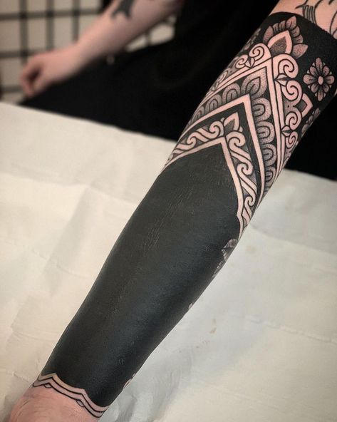 Trending Tattoo Designs, Forearm Cover Up Tattoos, Black Sleeve Tattoo, Mangas Tattoo, All Black Tattoos, Coverup Tattoo, Solid Black Tattoo, Trending Tattoo, Black Tattoo Cover Up