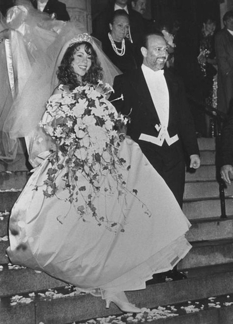 Mariah Carey Wedding, Celebrity Wedding Gowns, Vera Wang Wedding Gowns, Tommy Mottola, Celebrity Wedding Photos, Celebrity Bride, Vera Wang Wedding, Iconic Weddings, Celebrity Wedding Dresses