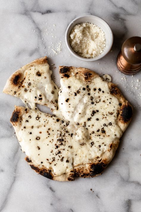 Truffle Pizza, Pizza Cooking, Pizza Vegana, Parmesan Cream Sauce, Homemade Pizza Dough, Cracked Pepper, Fresh Mozzarella, Deep Dish, Cheap Meals