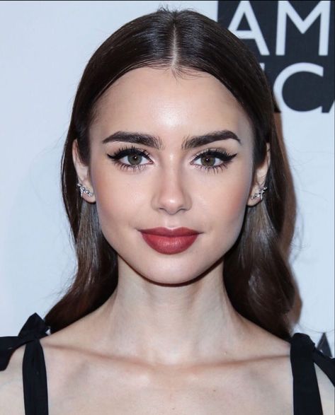 Flat Eyebrows, Anne Hathaway Makeup, Lily Collins Eyebrows, Dark Lipstick Shades, Lily Collins Makeup, Lily Jane Collins, Pale Skin Makeup, Lily Collins Style, Glam Wedding Makeup