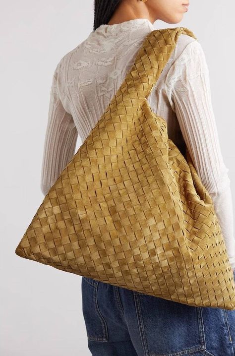 Bottega Veneta Bag Tote, September Fashion, Quilted Handbags, Trending Handbag, Bag Trends, Leather Clutch Bags, Designer Shoulder Bags, Who What Wear, Net A Porter