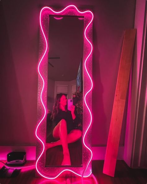 Neon Dorm Signs, Mirror Aesthetic Design, Lights Around Mirror Bedrooms, Led Lights For Mirror, Neon Rope Light Bedroom, Neon Light Room Decor, Mirror Lights Diy, Led Lights Around Mirror, Room Inspiration Led Lights