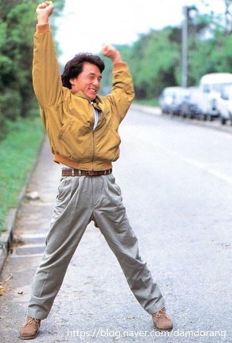 Jackie Chan Movies, 80s Fashion Men, Hong Kong Fashion, 80 Fashion, Guy Fits, Mens Casual Outfits Summer, Dad Fashion, Outfit 90s, Jackie Chan