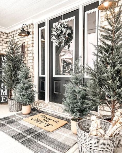 25+ Best Outdoor Christmas Decoration Ideas 2024 - Architectures Ideas Best Outdoor Christmas Decorations, Outdoor Christmas Decoration Ideas, Front Porch Planters, Front Door Christmas Decorations, Porch Planters, Winter Porch, Christmas Decoration Ideas, Front Porch Christmas Decor Ideas, Porch Christmas Decor Ideas