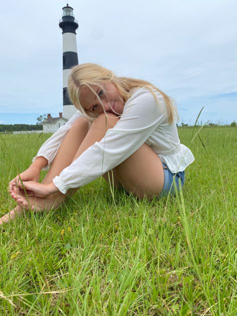 Lighthouse Pictures With Friends, Lighthouse Aesthetic, Maine Aesthetic, Coastal Girl, Canyon Moon, Senior Year Fun, Maine Trip, Beach Lighthouse, Vacation 2023