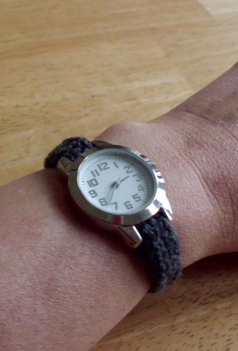 Crochet Watch Band Free Pattern, Crochet Watch Band, Watch Strap Pattern, Watch Strap Ideas, Diy Watch Band, Diy Watch, Crochet Headband Pattern Free, Crochet Belt, Handmade Watch Strap