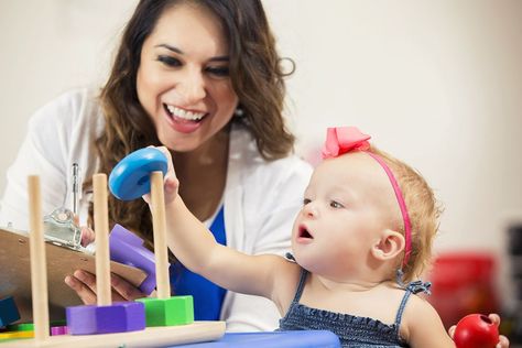 Play in Early Childhood: The Role of Play in Any Setting  https://developingchild.harvard.edu/resources/play-in-early-childhood-the-role-of-play-in-any-setting/?utm_source=newsletter&utm_medium=email&utm_campaign=august_2019 Via  @CenterDevelopingChild #ChildsPlay Strong Willed Child, Daycare Teacher, Parenting Videos, Cognitive Development, Harvard University, Learning And Development, Brain Development, Early Childhood Education, Positive Parenting