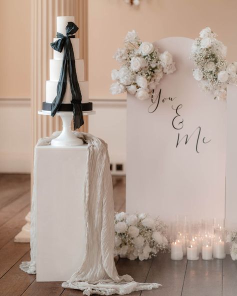 A spotlight on modern, minimalist monochrome //⁠ ⁠ ⁠ The classic combination of black and white dominates over on The Blog today in a magnificently elegant monochrome styled shoot.⁠ ⁠ Hints of jet black sat aside delicate snowy whites to create a stark, bold contrast and a seriously refined aesthetic that gracefully exudes immaculate vibes ⁠ ⁠ ⁠ Amongst the monochrome wedding detailing, muse Bunnie wore two distinct bridal looks from ethical British bridal label @rolling_in_roses. The modern ... Monochrome Wedding Decor, Wedding Church Aisle, Immaculate Vibes, Monochromatic Wedding, Church Aisle, Monochrome Wedding, White Wedding Ceremony, Casino Wedding, Monochrome Weddings