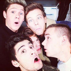 9 most ah-mazing one direction selfies! One Direction Funny, 1d And 5sos, I Love One Direction, On The Road Again, 1 Direction, Zayn Malik, Liam Payne, Change My Life, Louis Tomlinson