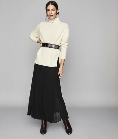 Wool Skirt Outfit, Stylish Midi Skirt, Professional Outfits Women, Black Pleated Skirt, Skirt Outfit, Professional Outfits, Work Fashion, 404 Page Not Found, Skirt Outfits