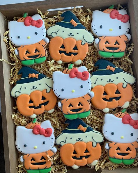 Kawaii Halloween Food, Halloween Hello Kitty Birthday, Halloween Hello Kitty Decor, Hello Kitty Halloween Cookies, Hello Kitty Halloween Party, Halloween Birthday Treats, Cute Halloween Baking, Halloween Cookies Aesthetic, Cute Halloween Stuff