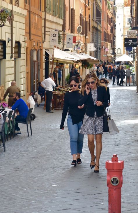 Personal Shopper and Fashion Consultant Roma: Street Style Roma Street Style, Fashion Consultant, Personal Shopper, The Flowers, Style Board, The Streets, Rome, Blossom, Street Style