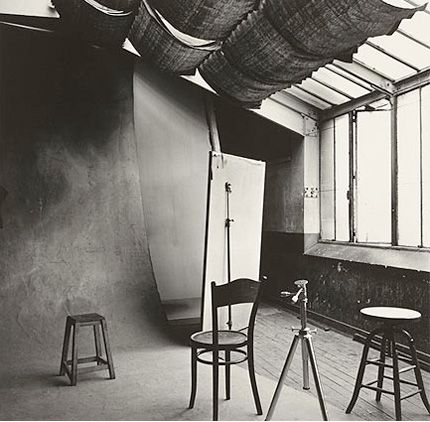 Irving Penn, 1917-2009: Design Observer August Sander, Irving Penn, Robert Doisneau, Dream Studio, Studio Interior, Studio Setup, Great Photographers, Photographic Studio, Luz Natural