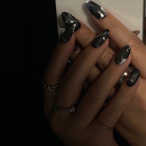 Nail Designs Tomboy, Black Nails With Silver Stars, Chrome Star Nails Short, Black Silver Star Nails, Black And Chrome Star Nails, Silver Chrome Star Nails, Silver Chrome And Black Nails, Y2k Black And Silver Nails, Chrome Black Nails