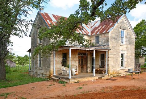 German style rock home. Texas Hill ... Stone Homes, Texas Farmhouse, Hill Country Homes, Du Plessis, Stone Farmhouse, Figure Design, Old Stone Houses, Farm Houses, Country Cabin