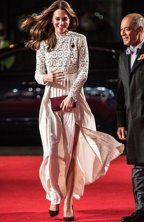 Kate Middleton Skirt, Dutchess Kate, Kate Middleton Legs, Style Kate Middleton, Duchesse Kate, Düşes Kate, Prince William Et Kate, Princesse Kate Middleton, Duchesse Catherine