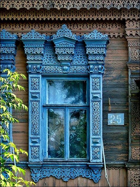 Trimmed Windows, Russian House, Architecture Unique, Lake Baikal, Wooden Architecture, Russian Architecture, Pintura Exterior, Traditional Houses, Beautiful Windows