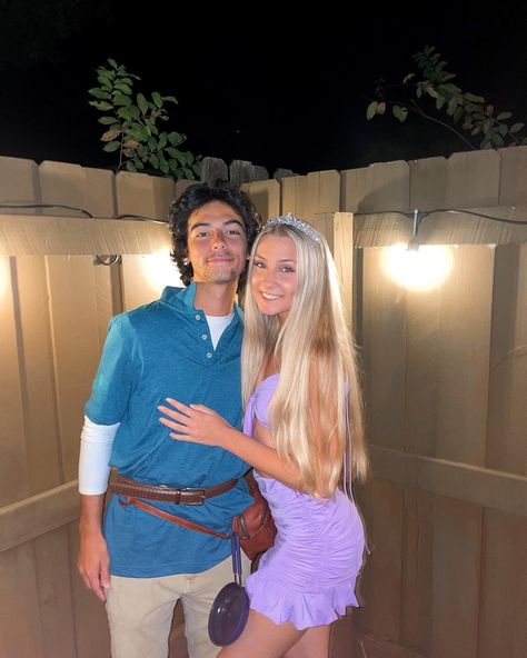 Blonde Girl Brunette Boy Couple Costume, Blonde And Brunette Halloween Costumes Couples, Halloween Parejas, Halloween 23, Couple Costume, Couples Costume, Couple Stuff, Couple Costumes, Party Costumes