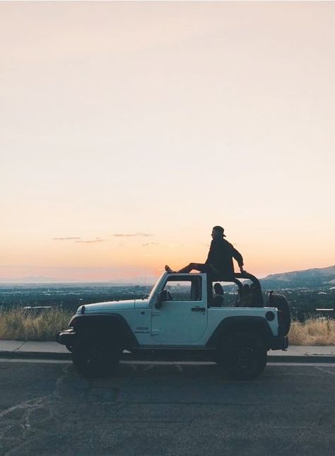 sunset | view > friends #besties #aesthetic #alone #jeep #car Besties Aesthetic, Summer Road Trip Essentials, Road Trip Photography, White Jeep, Jeep Car, Arizona Road Trip, Road Trip Packing, Summer Story, Trip Essentials