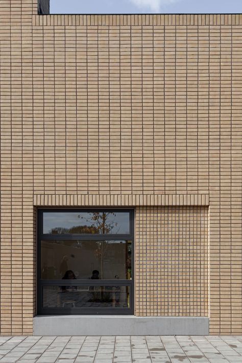 Studio Ard Hoksbergen, Studioninedots, Milad Pallesh · Basisschool Veerkracht · Divisare Mos Architects, Brick Detail, Brick Architecture, Brick Facade, Brick Patterns, Art Deco Architecture, Brick Design, Brick Building, Architecture Exterior