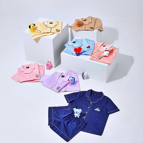 BT21 FAN PAGE sur Instagram : [NEW] #BT21 summer short sleeve pajamas by Huntinner wear Price: 49,000 won Bts 21, Pajamas For Teens, V Chibi, Button Up Pajamas, Bts Shirt, Tartan Pants, Bts Clothing, Bts Bt21, Cozy Pajamas