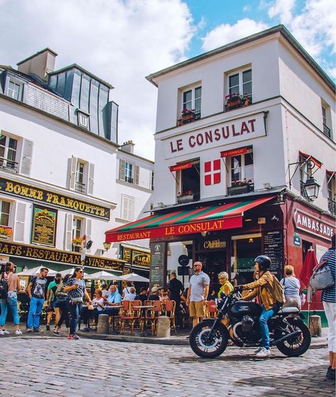 voyage travel vacances paris france europe destinations photographie monde week-end Place Du Tertre, Retail Architecture, Paris Dream, Retro Cafe, European Aesthetic, Watercolor Beginner, Montmartre Paris, European Architecture, French Cafe