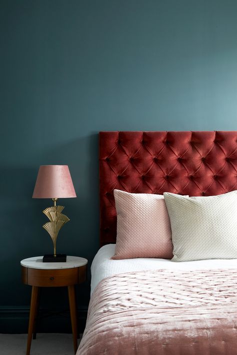 Red Bed Ideas, Red Headboard Bedroom, Red Bedding Ideas Bedrooms, Nail Red And Black, Red Bedroom Decor Ideas, Red Beds, Red Bedroom Ideas, Red Aesthetic Vintage, Red Headboard