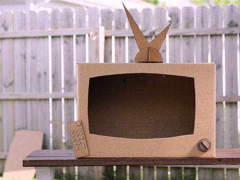 How To Make A Tv Out Of Cardboard, Cardboard Tv, Christmas Sunday School Crafts, Theatre Crafts, Christmas Desk, Christmas Sunday School, 2000s Party, Box Costumes, Iphone Diy