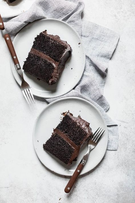 Chocolate Cake Photography, Blackout Chocolate Cake, Blackout Cake, Pastel Rectangular, Broma Bakery, Chocolate Buttercream Frosting, Cake Photography, Chocolate Cakes, Chocolate Buttercream