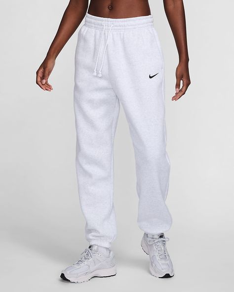 Nike Sportswear Phoenix Fleece Women's High-Waisted Oversized Sweatpants. Nike.com Nike Jogger Outfit Women, Nike Sweatsuit Outfits Women, Ensemble Nike, Nike Sportswear Phoenix Fleece, Jordan Shop, Oversized Sweatpants, Luxury Loungewear, Tall Hoodies, Nike Sweatpants