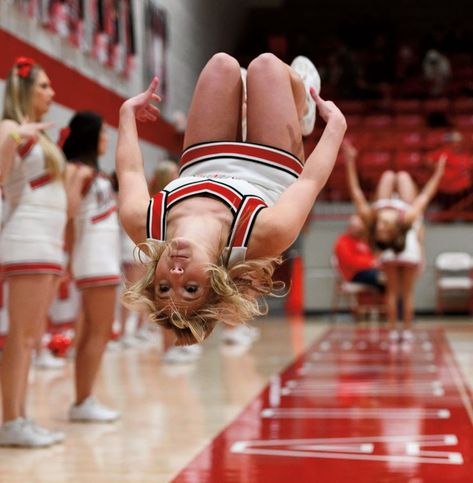 Photo by Craig Smith / Plainview HS / Ardmore, OK (freezing action, perspective, cropping) Sports Action Shots, Sports Photography Action, Sports Action Photography, Craig Smith, High School Photography, Action Photography, Sports Photos, Sports Photography, Student Life