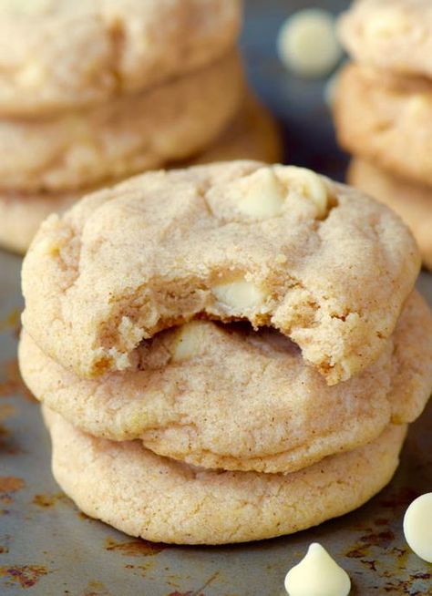 Cinnamon Roll Cheesecake Cookies | These cinnamon roll cheesecake cookies are like three desserts in one! White Chocolate Chip Macadamia Nut Cookies, Roll Cheesecake, White Chocolate Macadamia Nut Cookies, Fall Cookie Recipes, Cinnamon Roll Cheesecake, Pudding Flavors, Perfect Sugar Cookies, Macadamia Nut Cookies, Sugar Cookie Mix